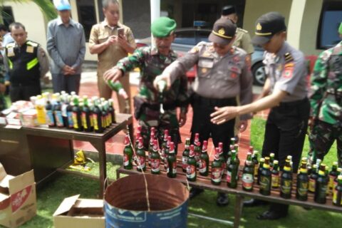 Di Jeneponto, Ribuan Petasan dan Miras di Musnahkan