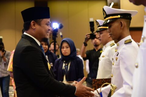 Wagub Sudirman Minta Wisudawan SMK Pelayaran Katangka Terus Tingkatkan Keahlian