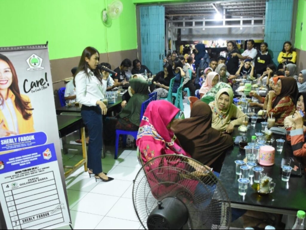 Bertemu Warga di Kecamatan Wajo, Sherly Farouk Janji Wakafkan Diri untuk Rakyat