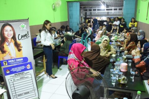 Bertemu Warga di Kecamatan Wajo, Sherly Farouk Janji Wakafkan Diri untuk Rakyat