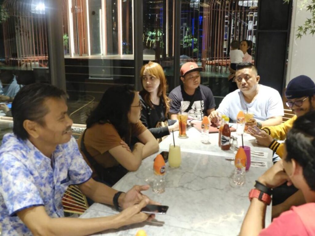 Kreatif, Wabup Lutra Apresiasi Selebgram dan Komedian di Makassar