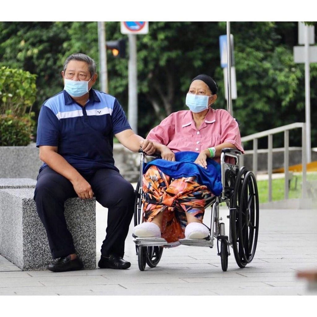 Ani Yudhoyono Tutup Usia