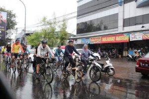 Pj Wali Kota Iqbal Ajak OPD Bersepeda Sembari Tinjau Kebersihan