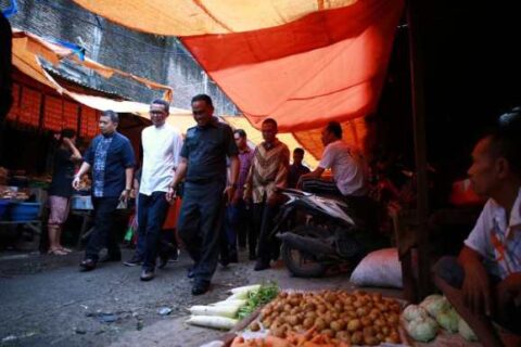 Jelang Lebaran, Gubernur Sulsel Bersama Pj Wali Kota Makassar Tinjau Pasar 
