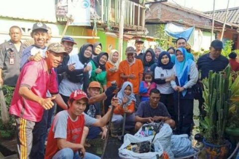 Gotong Royong, Cara Warga Maccini Gusung Bersihkan Drainase