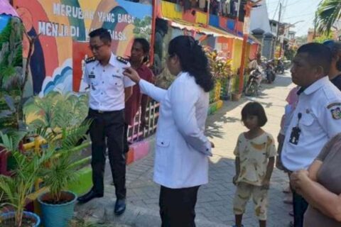 Camat Makassar Pantau Lokasi Clean dan Comfort Sombere Smart Lorong 2019