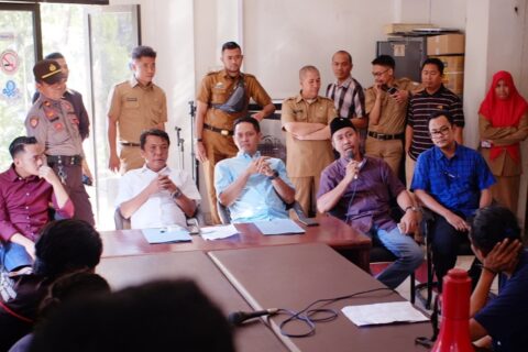 Aliansi Mahasiswa Seruduk Kantor DPRD Makassar