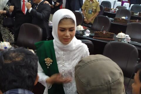 Rahmat Taqwa di Wakili Istri Saat Pelantikan Anggota DPRD Makassar