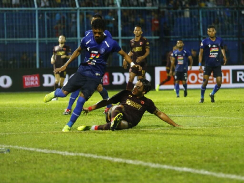 PSM Makassar Takluk dari Arema 2-0