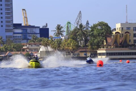 Nurdin Abdullah dan Iqbal Suhaeb Uji Ketangkasan Bermain Jetski