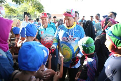 Iqbal Suhaeb Lepas 115 Peserta Lomba Renang Pantai Perairan Terbuka