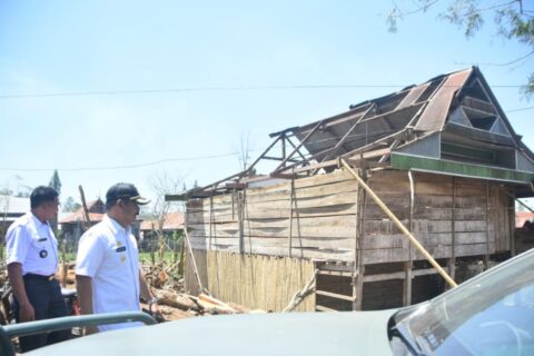 124 Rumah Rusak Akibat Angin Kencang di Tompobulu, Wabup Gowa Minta Didata