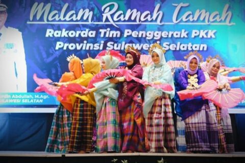 PKK Gowa Tampilkan Tari Mala’biri di Hari Kesatuan Gerak Tingkat Provinsi