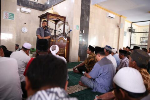 Shalat Jumat di Masjid Muhajirin, Iqbal Suhaeb Ingatkan Jaga Akhlak