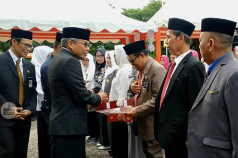 Taufan Pimpin Upacara Hari Amal Bakti Kemenag ke-74