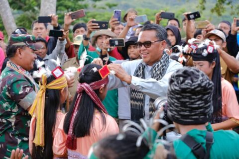 Nurdin Abdullah Disambut Suka Cita Masyarakat Seko