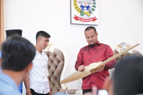 Wagub Sulsel Undang Montir Pinrang yang Terbangkan Pesawat