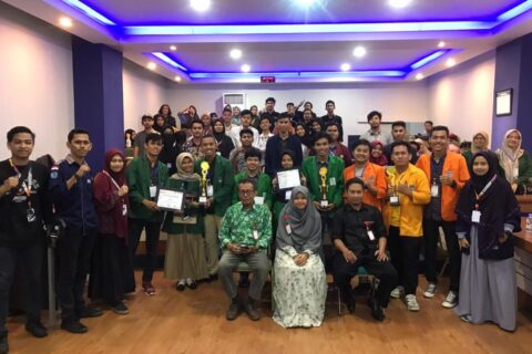 UMI Sabet Juara di Kompetisi Debat Unismuh Makassar