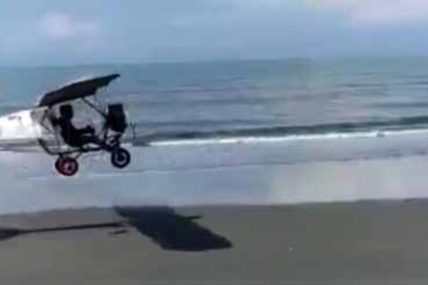 Montir di Pinrang Terbangkan Pesawat Terbuat Dari Barang Bekas