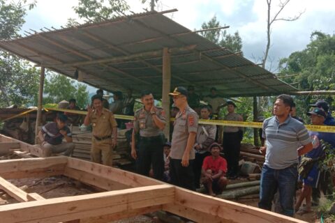 Nahas, Satu Warga Tewas Tertimpa Tiang Saat Bangun Rumah
