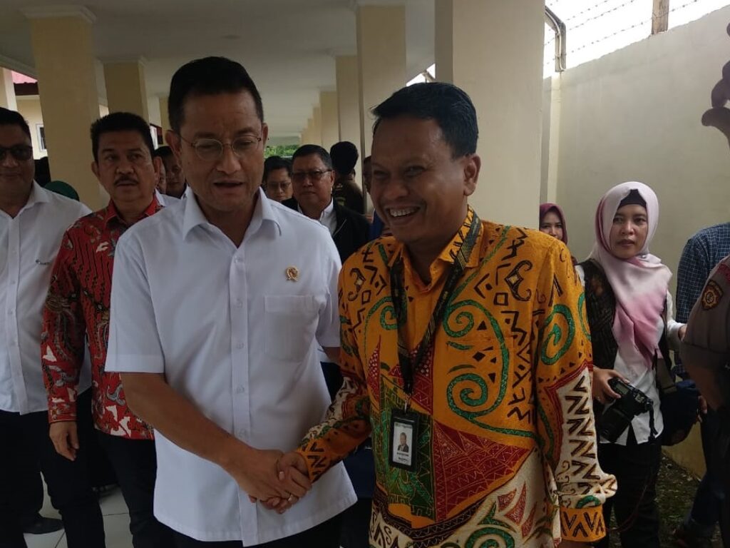 Menteri Sosial Serahkan Kredit Ultra Mikro Kepada Nasabah Pegadaian