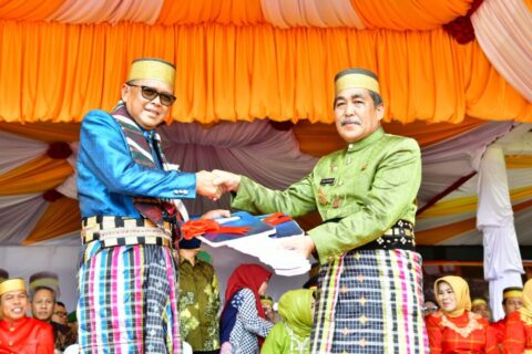 Nurdin Abdullah Berikan Bantuan Keuangan untuk Sidrap
