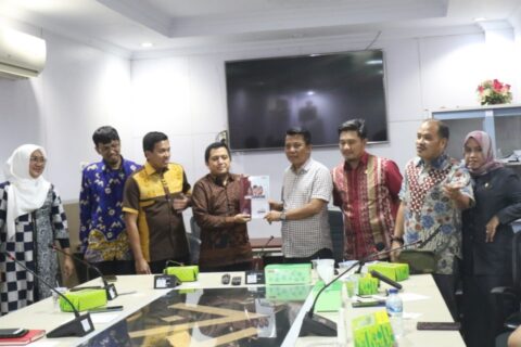 Ombudsman Serahkan Laporan Aduan Masyarakat ke DPRD Makassar