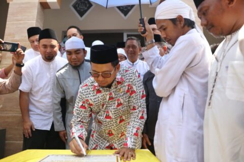 Iqbal Suhaeb Resmikan Masjid Ash Ashabuur Kampung Kowa Kelurahan Suangga