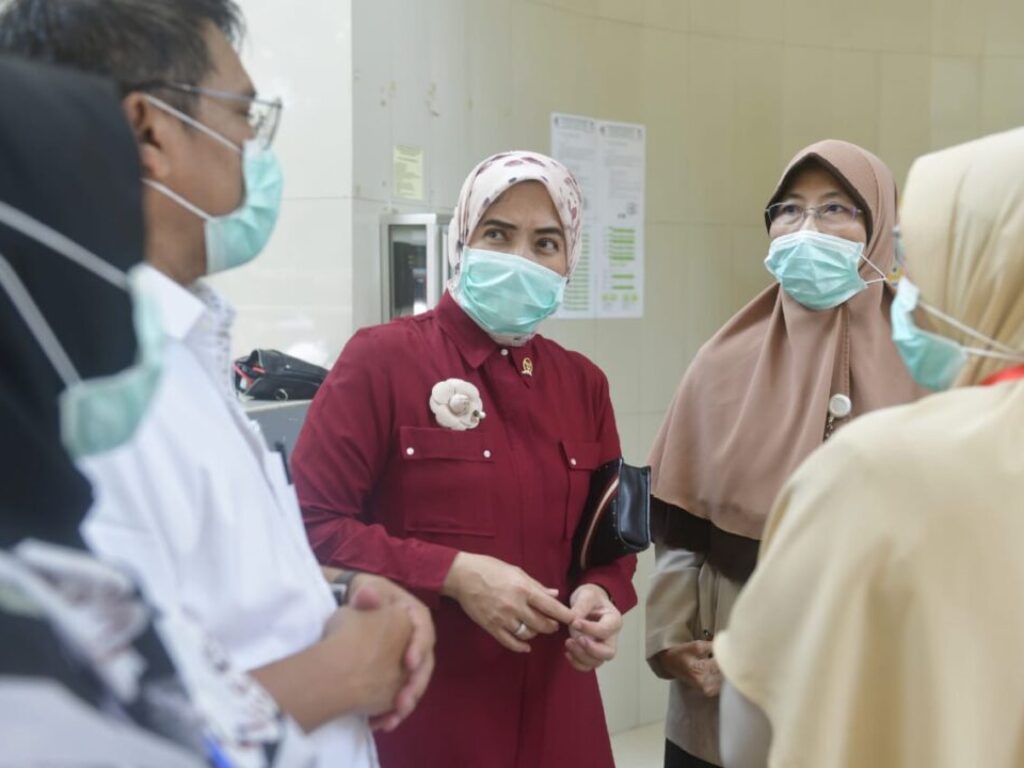 Aliyah Mustika Ilham: Jangan Abaikan APD Tenaga Kesehatan