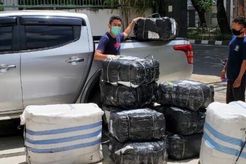 Keluarga Besar Yasin Limpo Beri Bantuan APD dan Masker di Tiga Daerah