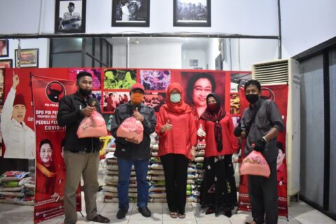 PDIP Sulsel Kembali Menyalurkan Sembako dan Minuman Sehat