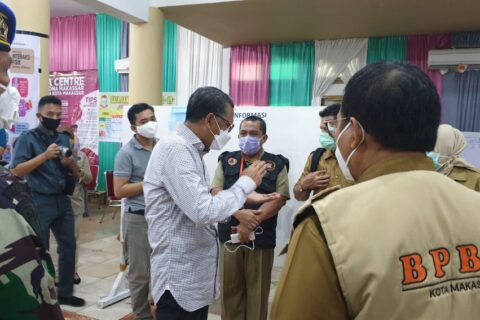 Gubernur Sulsel dan Pj Wali Kota Makassar Tinjau Posko Covid-19 Makassar