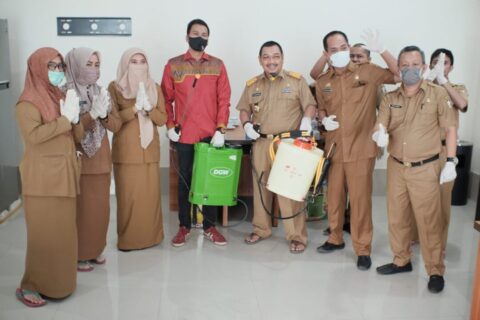 Nurhaldin Beri Bantuan APD ke Sekretariat DPRD Makassar