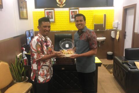 Andi Nurhaldin Ucapkan Ultah ke-43 Buat Kasubag Humas DPRD Makassar