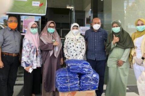 Legislator Makassar Salurkan APD ke 10 RS Penerima Pasien Covid-19