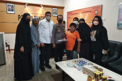 Impikan Sepeda dan Cicipi Burger, Dirnarkoba Polda Sulsel Kabulkan Keinginan Rizal