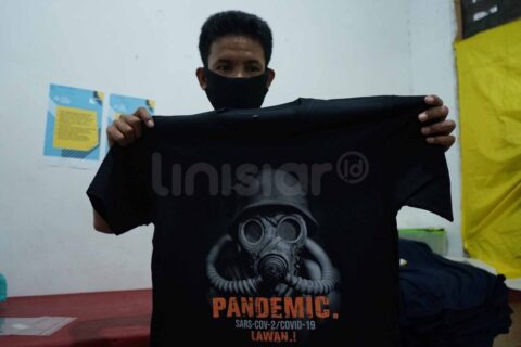 FOTO: Produksi Baju Kaos Pandemi Covid-19