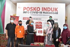 PDIP Sulsel Beri Bantuan APD ke Satgas Covid-19 Makassar, Salurkan Sembako ke Penggiat Seni