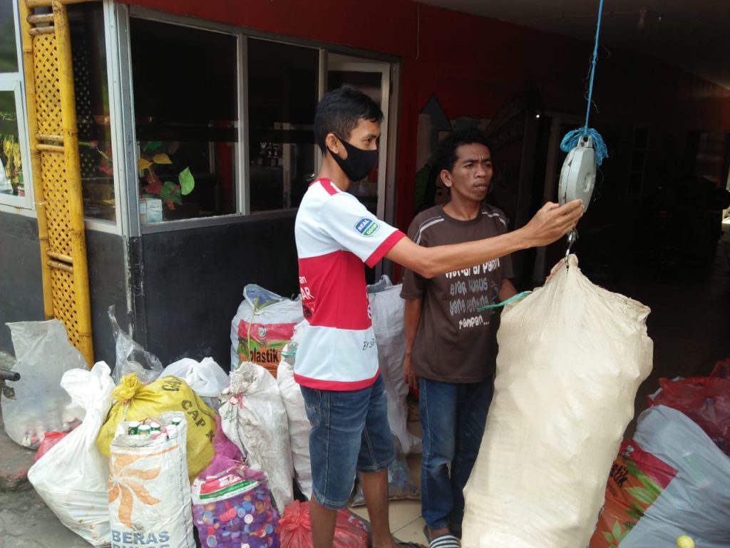 Pandemi Covid-19 terhadap “Bank Sampah” di Kota Makassar