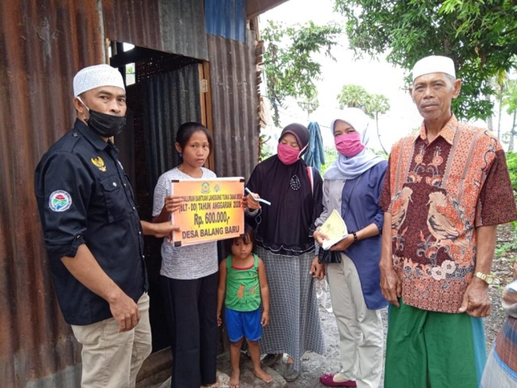 Desa Balang Baru Jeneponto Serahkan BLT kepada 123 KK