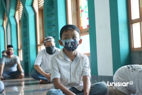 FOTO: Masjid Al-Markaz Kembali Laksanakan Shalat Jumat