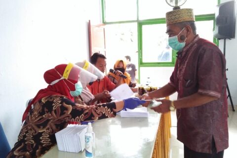 118 Guru Ngaji di Sinjai Tengah Terima Insentif