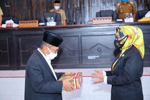 Walikota Palopo Serahkan Ranperda Pertanggungjawaban APBD 2019 kepada DPRD