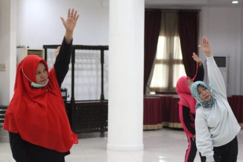 Masniawati Bersama Pengurus PKK Makassar Kampanyekan Senam Ringan Lawan Covid
