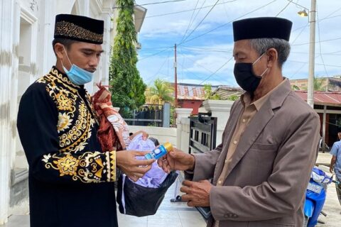 Legislator PAN Elfrianto Isi Khutbah Jumat di Siwa