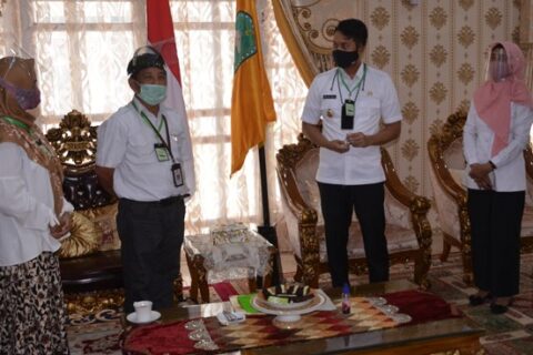 Bupati Sinjai Terima Bantuan APD dari Yayasan Milik Mbak Tutut