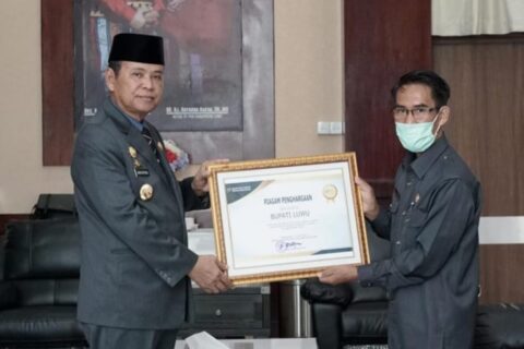 Bupati Luwu Dapat Penghargaan, Lampaui Target Sensus Penduduk Online