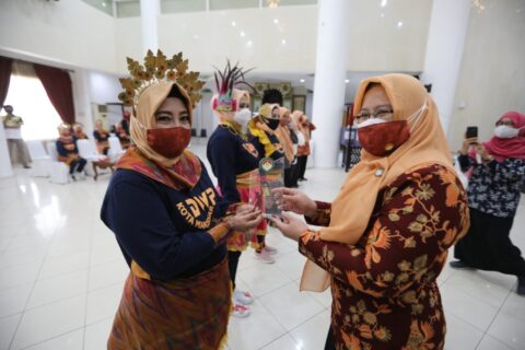 Gelar Lomba Senam Covid -19, DWP Kota Makassar Tuai Pujian