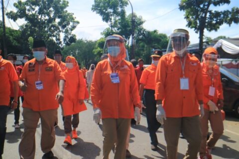 Terapkan Protokol Kesehatan, Anir-Lutfi Jalan Kaki ke Gedung KPU Pangkep