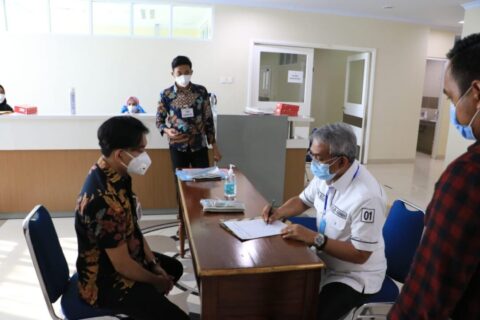 Pasangan Cabup Lutim Thoriq-Budiman Jalani Pemeriksaan Kesehatan